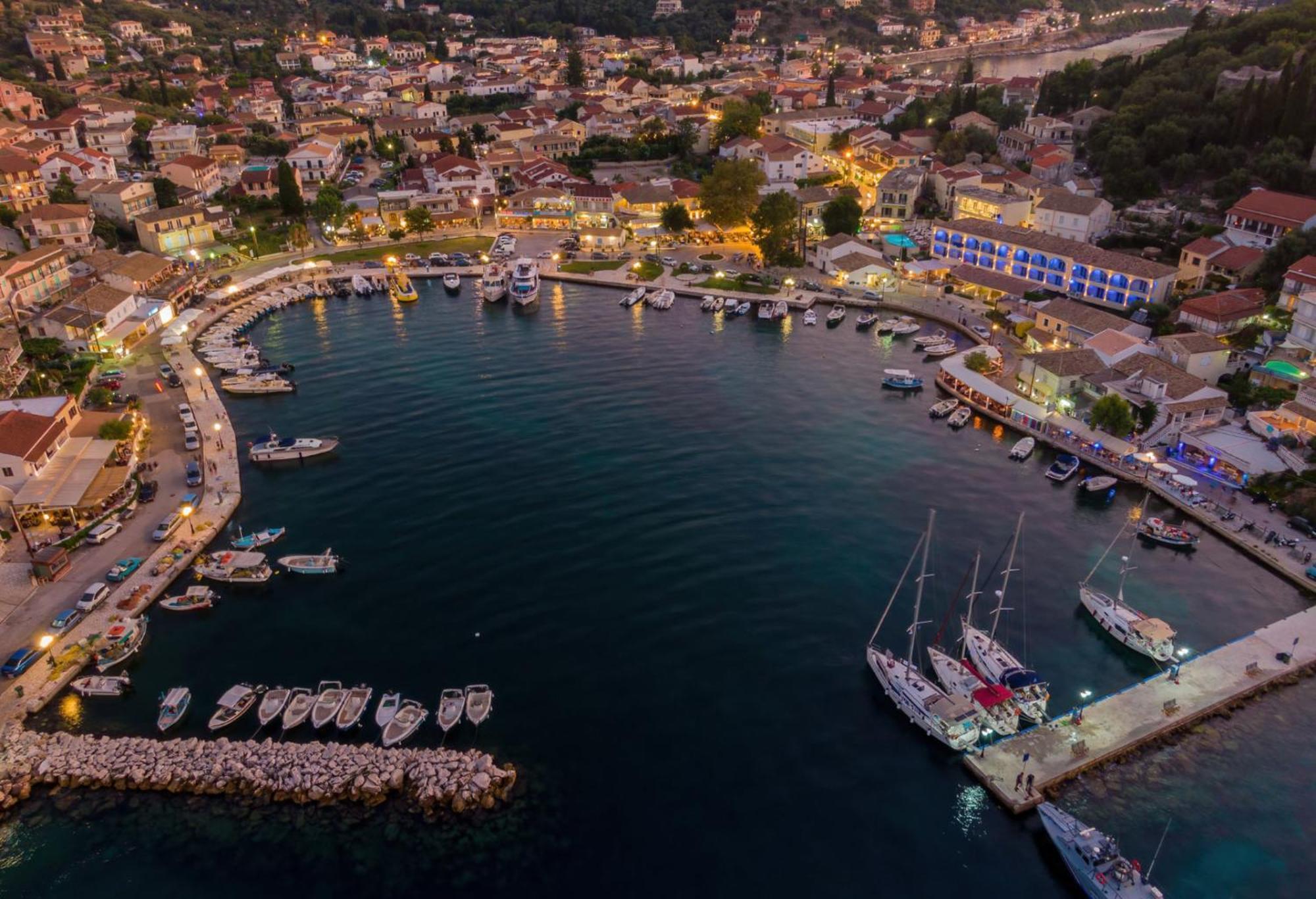 Kassiopi Piazza Suites ภายนอก รูปภาพ